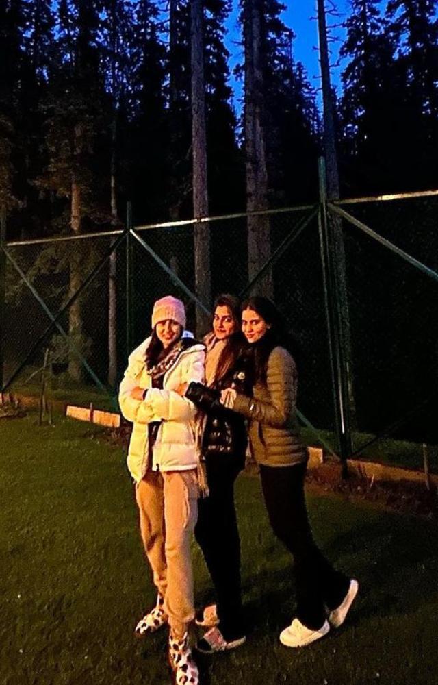 Having wrapped a film, Sara set out to Kashmir for a trip with her friends