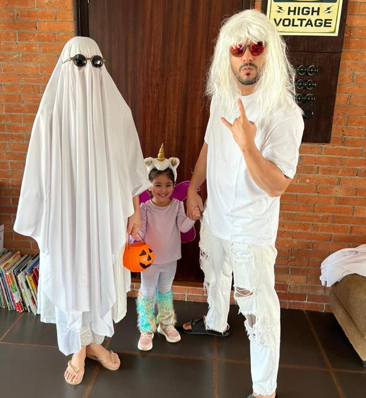 All dressed for Halloween, Kunal and Soha are seen entertaining their little one with funky costumes