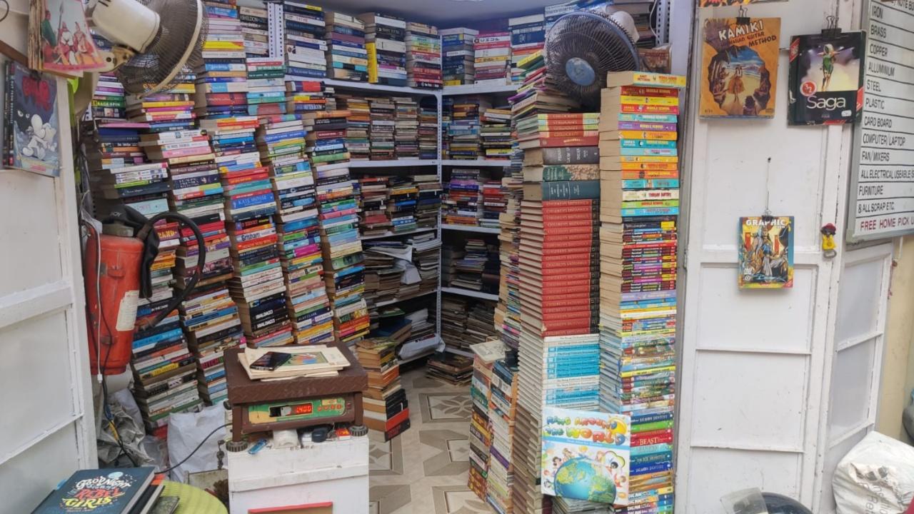 Since it is on the inner lane, the store may be a bit hard to find but if you know Bandra well enough, it's only a few paces away from the newly opened Veronica's, and in the same lane as famous sneaker store VegNonVeg