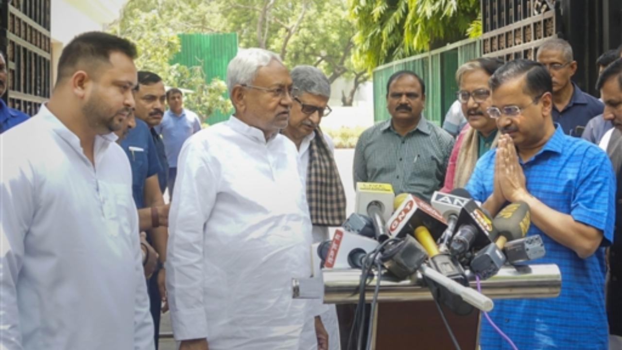 Nitish Kumar meets Kejriwal in Delhi, assures support to AAP govt amid tussle with Centre