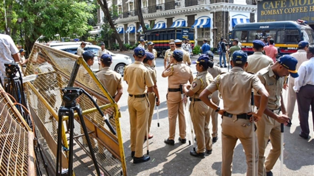 Police personnel outside the ED office in Mumbai, Monday, May 22, 2023. The Enforcement Directorate (ED) has summoned NCP leader Jayant Patil to appear before the agency in a case concerning Infrastructure Leasing and Financial Services (IL&FS) scam (Photo/PTI)