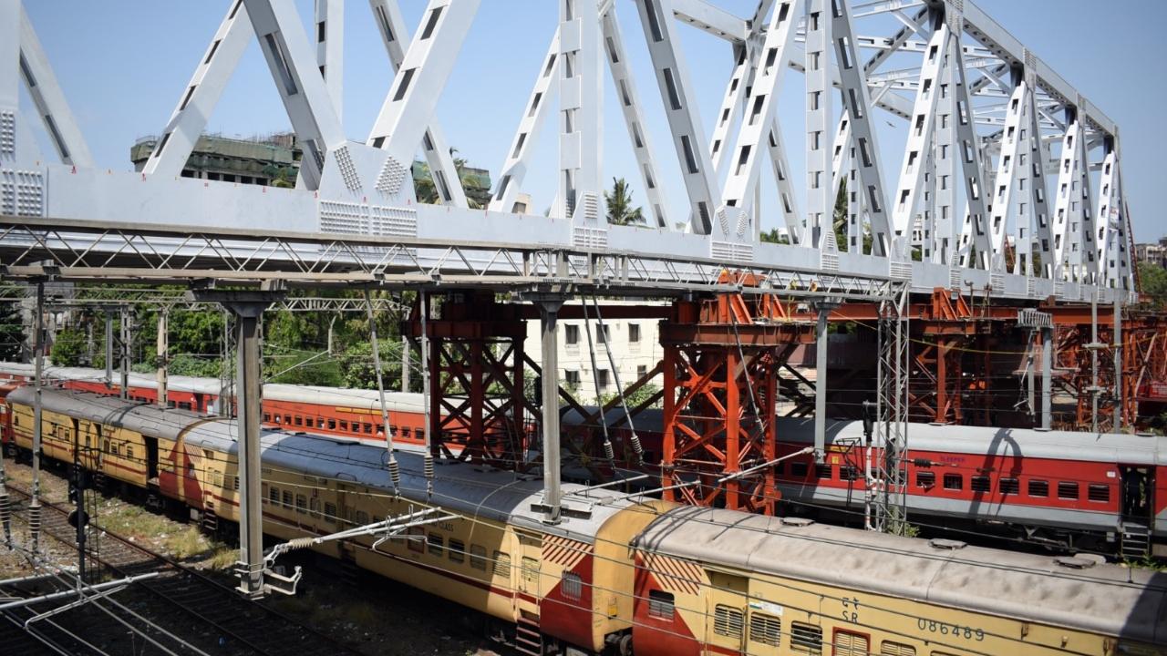 Central Railway had announced a mega block between 1.20 am and 4.20 am on Sunday, and the BMC started the work. The girder crossed seven railway tracks and reached a temporary pillar that was erected on a platform