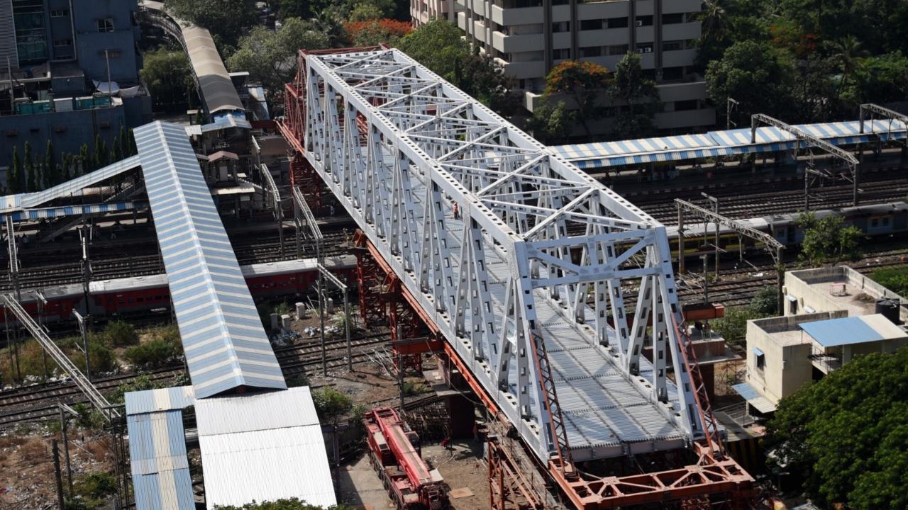 “The girder is 99.34 meters in length, 9.50 meters in width and weighs 1,100 metric tons. This is the longest girder without pillars that the BMC has launched. This is an engineering marvel,” said a BMC official