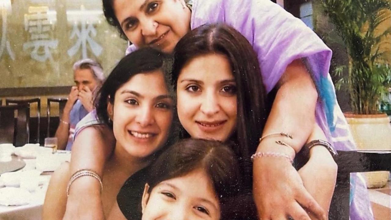Maheep Kapoor with her mother, Namita Sandhu, and daughter, Shanaya Kapoor.