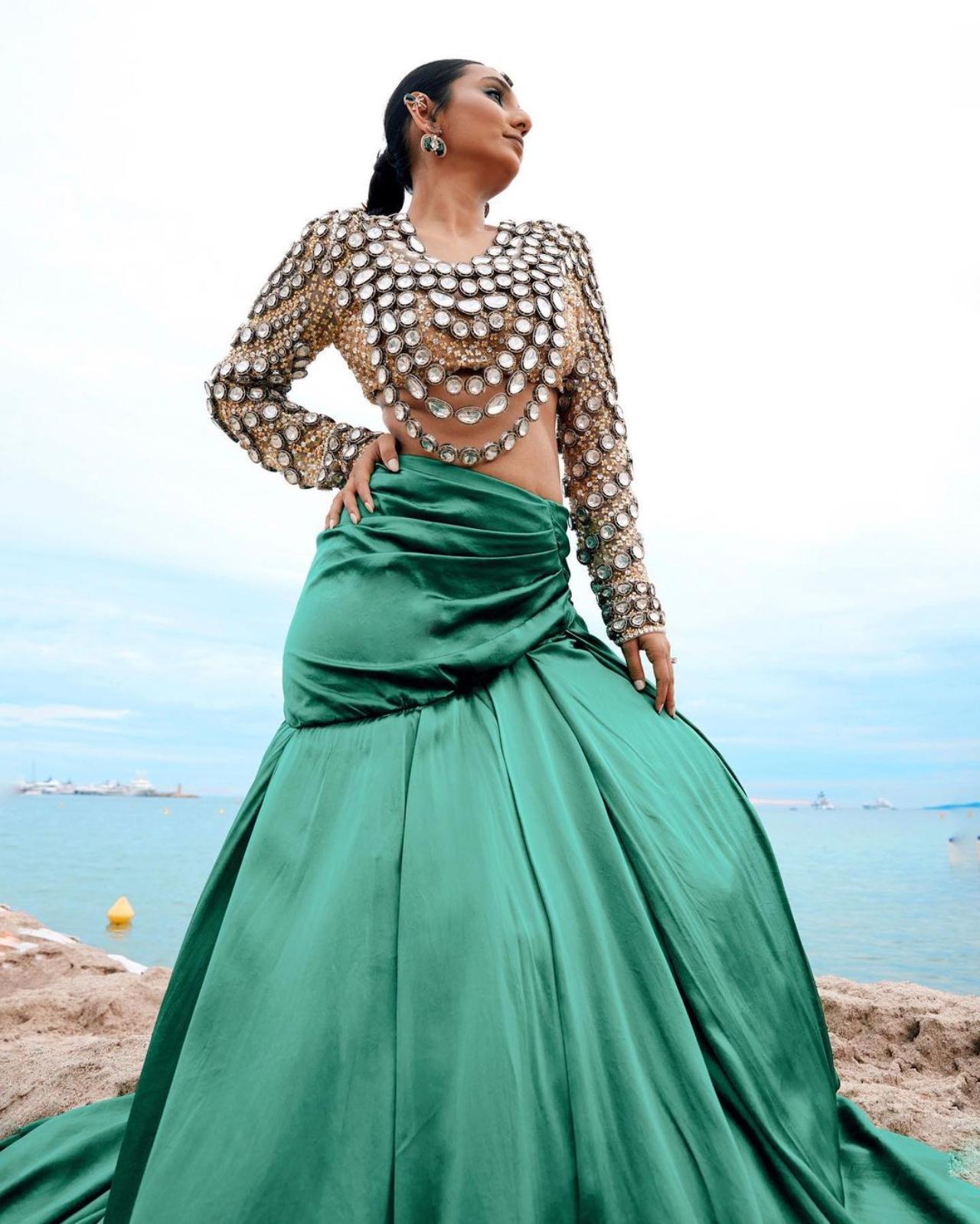 Stunning in a beautiful custom gown by the Abu Jani and Sandeep Khosla label, Masoom looked ethereal in her emerald green silk skirt and a gold blouse, dripping in crystals!