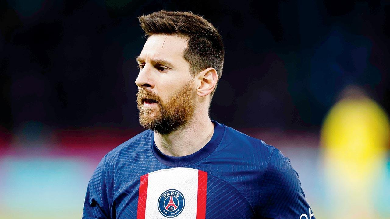 PSG inch closer to title as Messi is jeered on return