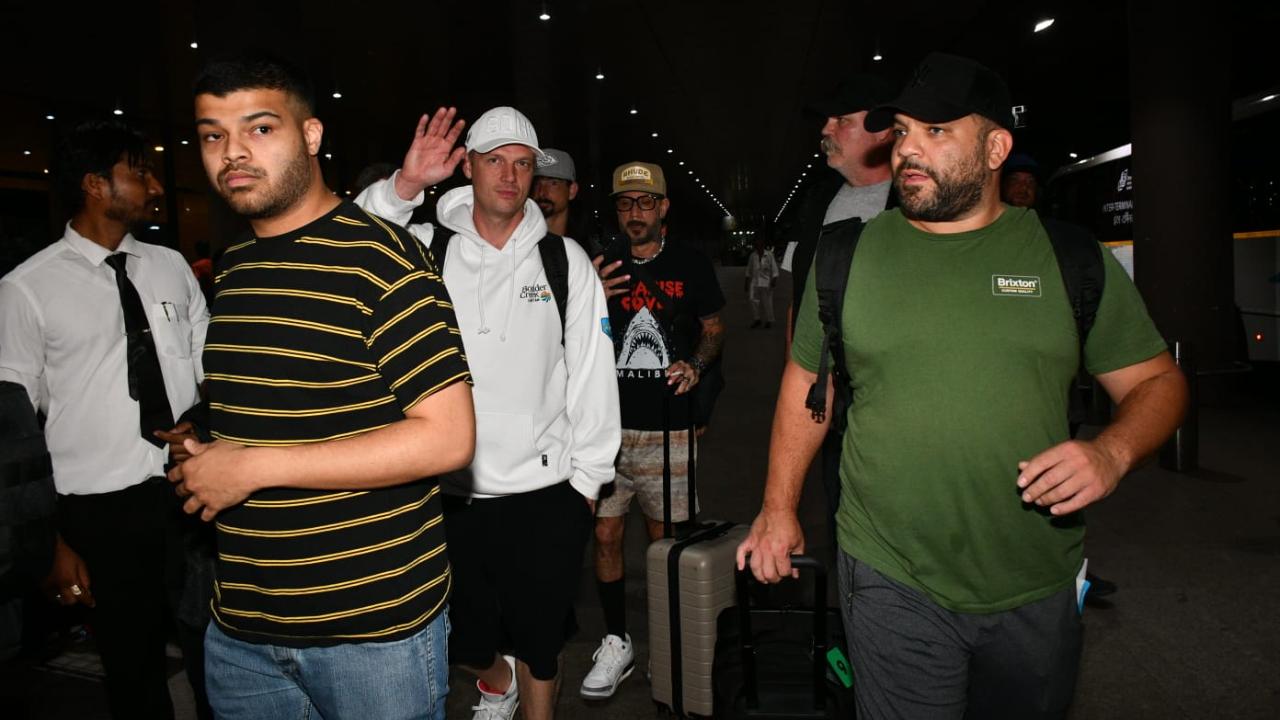 Early this morning, members of the Backstreet Boys, Nick Carter, AJ McLean, and Kevin Richardson, were spotted at the Mumbai airport.