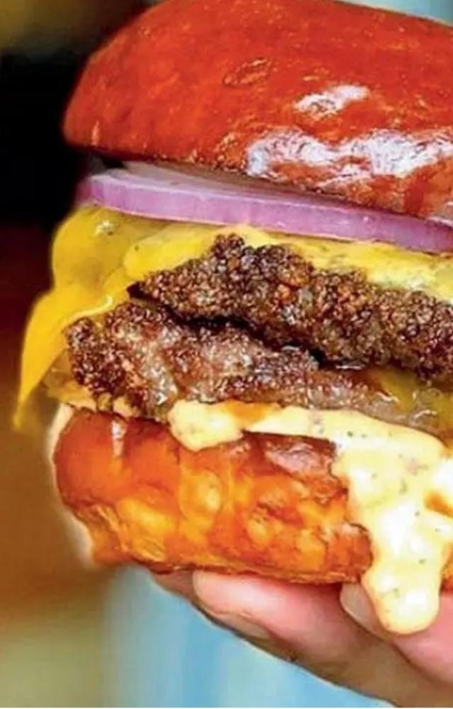 Priced at Rs 760, this beef burger is a delight for all meat lovers. It’s packed with 2 grilled buff ribs and marrow patties that come inside Hokkaido milk buns