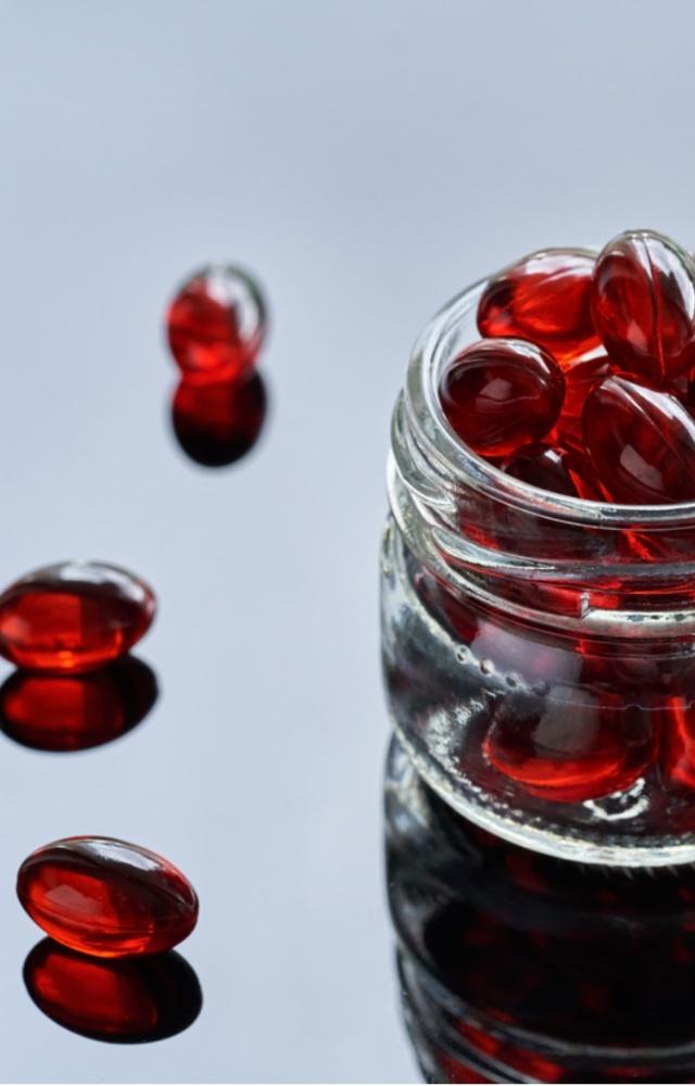 It is a strong antioxidant that increases skin hydration and moisture retention. It also helps keep the skin moisturized and provides effective UV protection