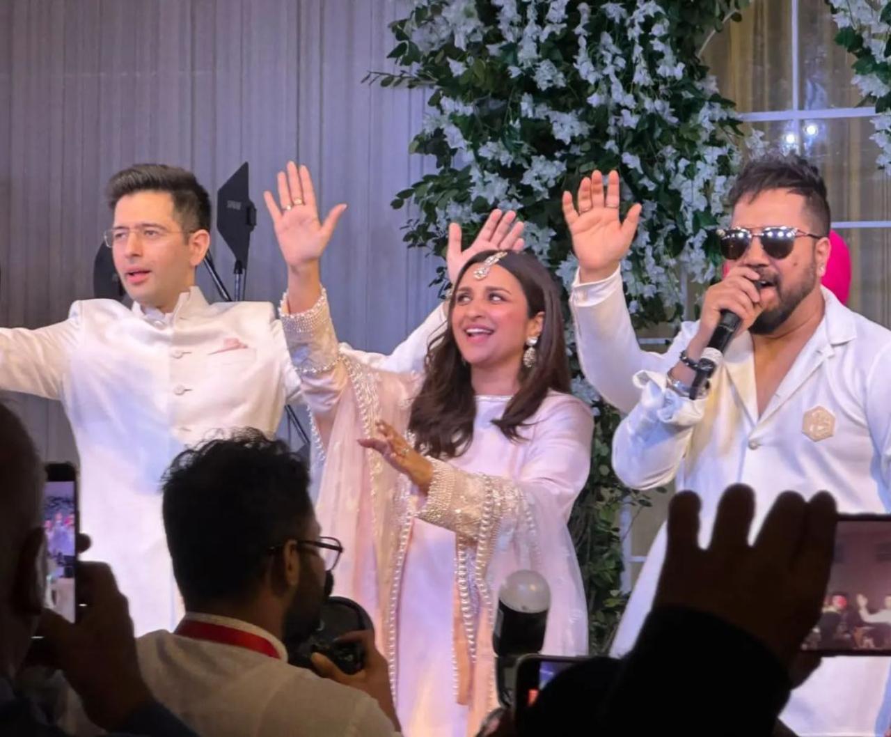 Singer Mika Singh performed live at the ceremony. Parineeti and Raghav were seen grooving to his music