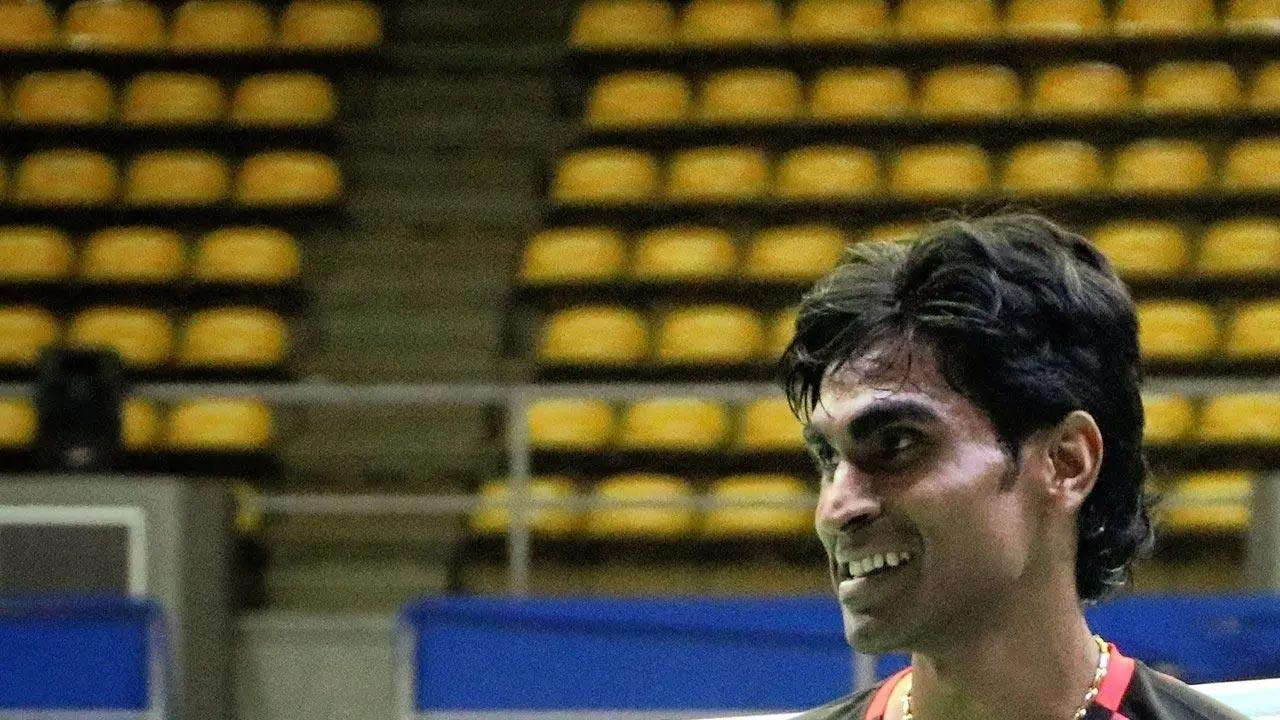 Para-shuttlers Pramod Bhagat enters final, Sukant Kadam roars into semis