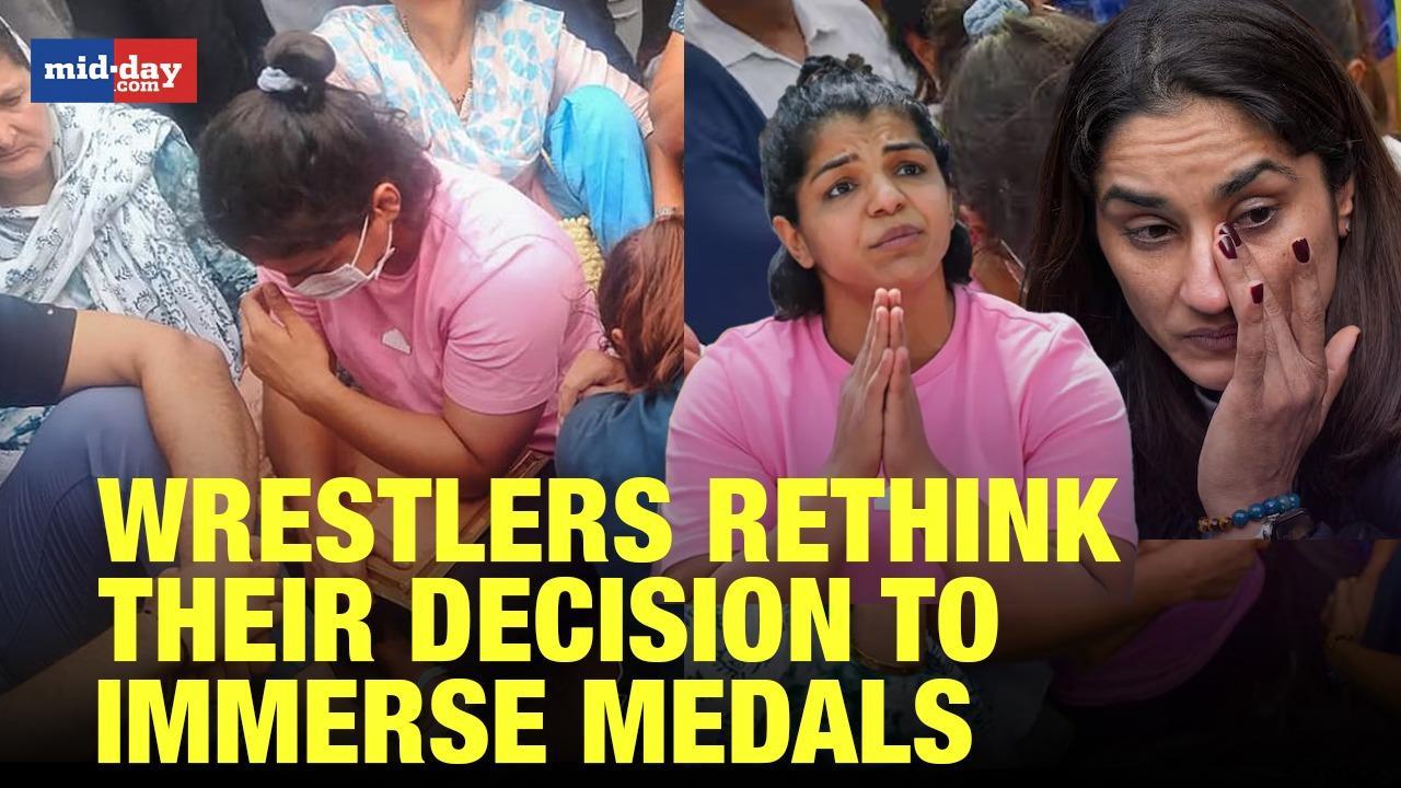 Protesting wrestlers rethink decision to immerse medals, give 5-day deadline