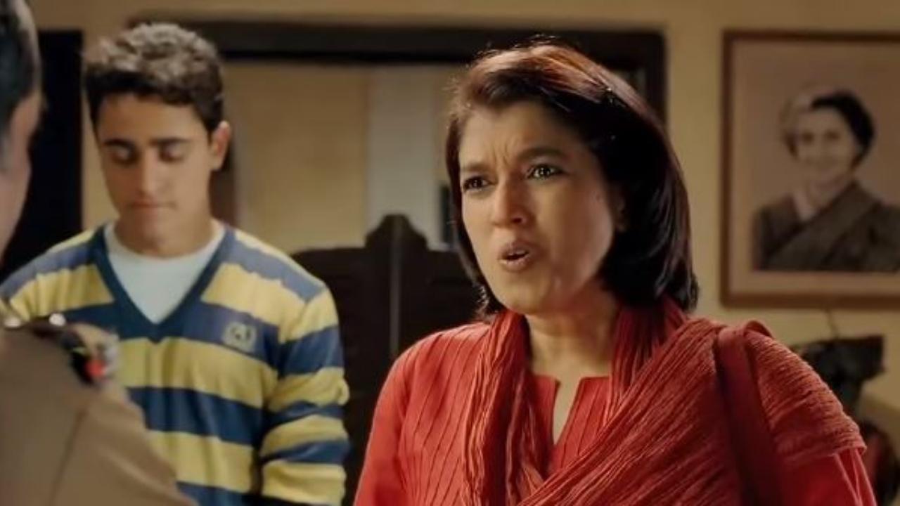 Ratna Pathak Shah 
Ratna Pathak Shah has essayed the role of a mother in films like 'Jaane Tu... Ya Jaane Na' (2008) and 'Kapoor & Sons' (2016). Her nuanced performances brought depth to her characters. Recently, she was seen in the Amazon Prime series 'Happy Family Conditions Apply'.