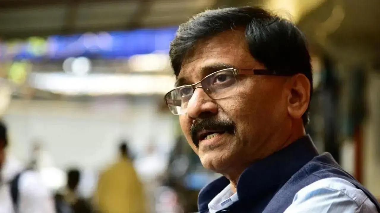 FIR against Sanjay Raut for calling Maharashtra govt 