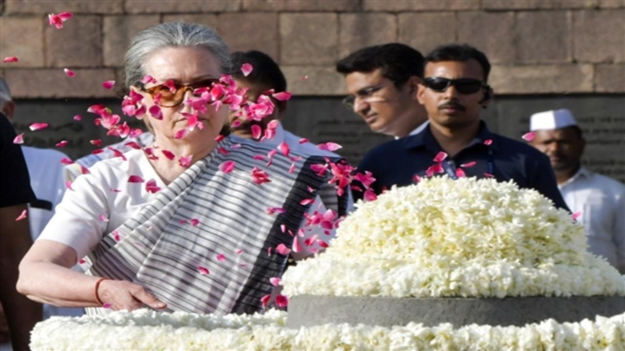 In Photos: Homage paid to Rajiv Gandhi on 32nd death anniversary