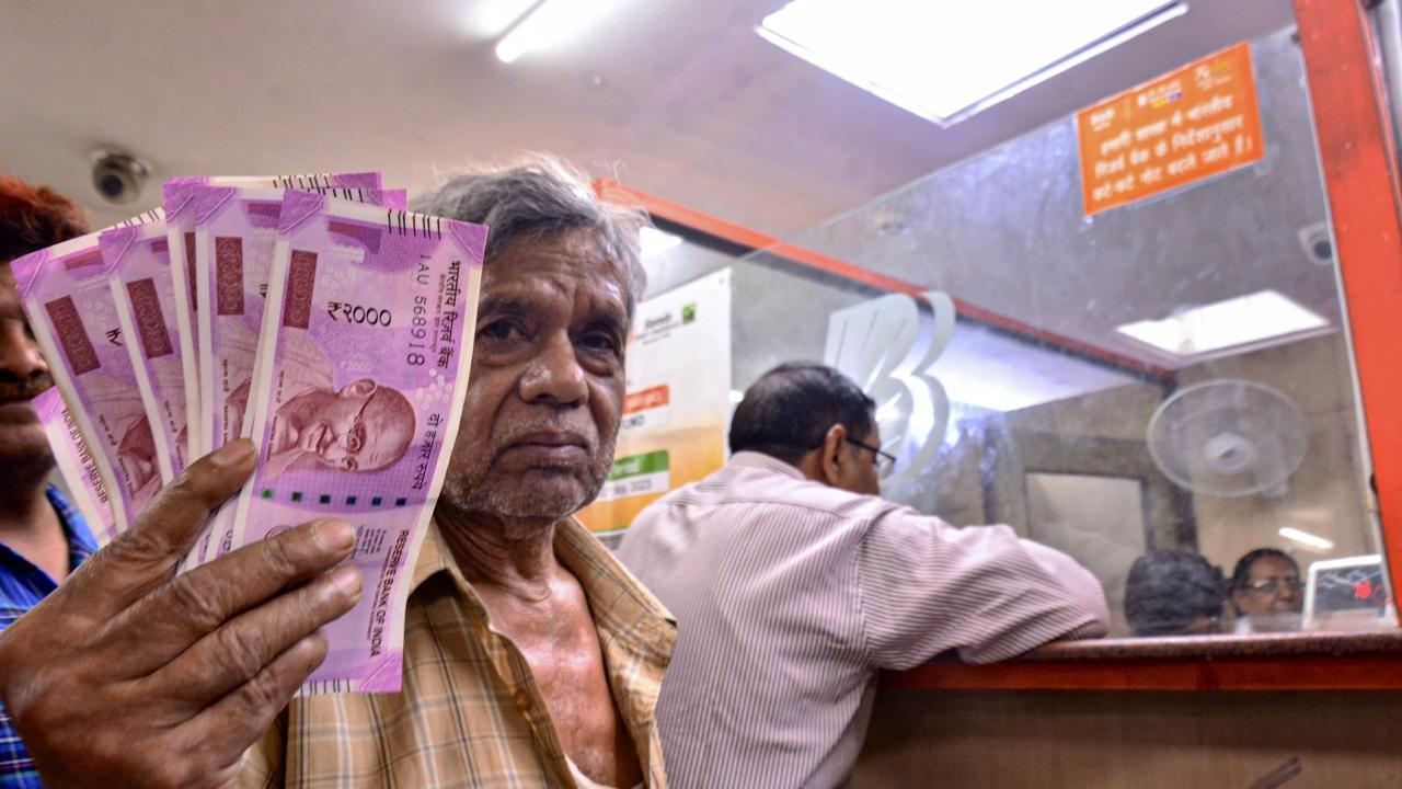 IN PHOTOS: Rs 2000 note exchange window opens, people queue up at banks