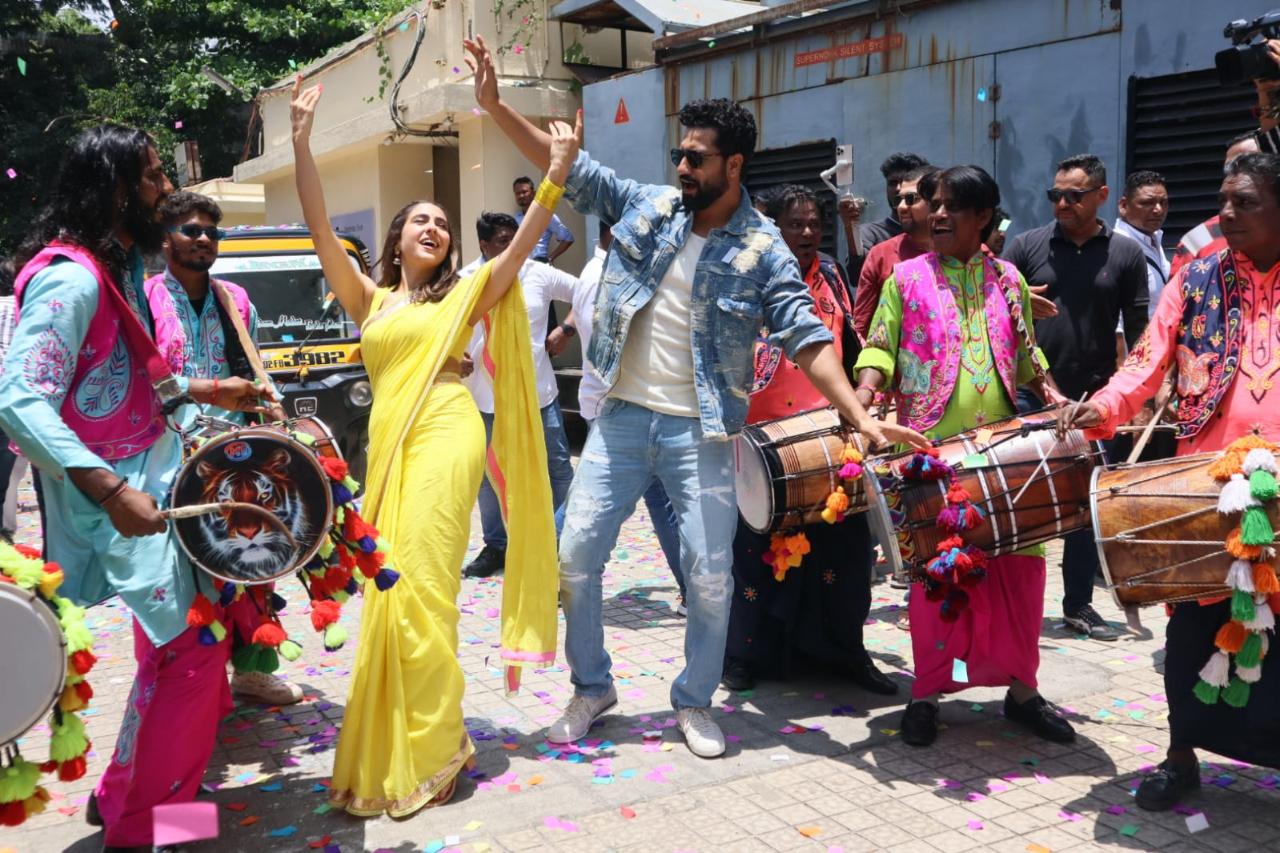 Sara and Vicky were at their energetic best even in Mumbai's heat. The duo who make their first appearance together on screen were seen dancing their heart out to the beats of dhol