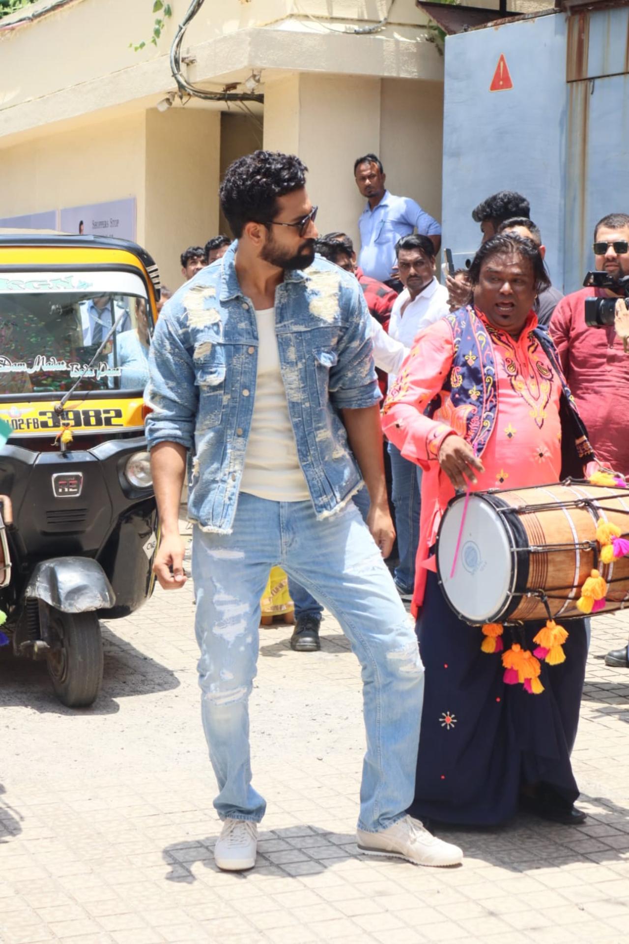 Vicky Kaushal sported an all-denim look and grooved to the beats of dhol at the trailer launch venue in Juhu
