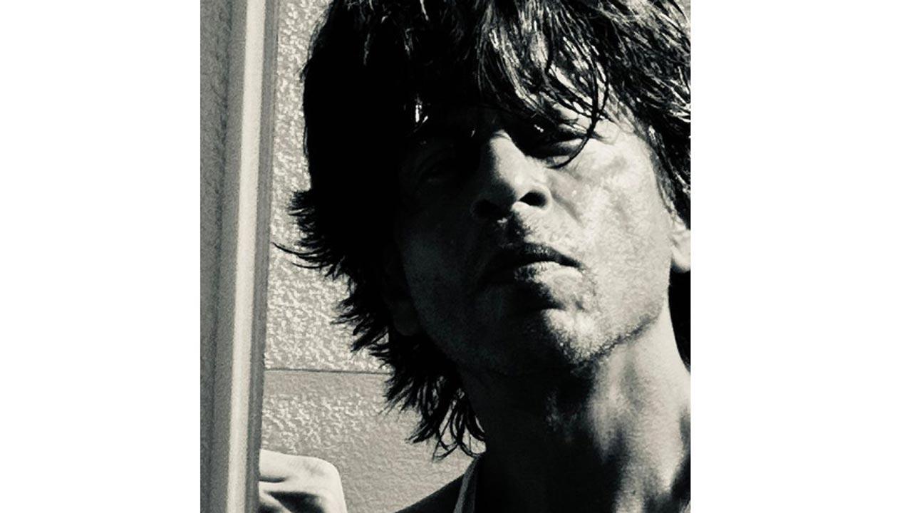 Shah Rukh Khan treats fans with his picture as they miss it in 'Jawan' poster