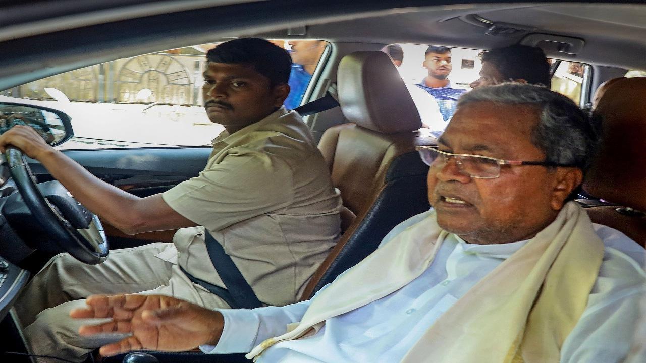 Race for K'taka CM's post; Siddaramaiah leaves for Delhi to meet with AICC leaders