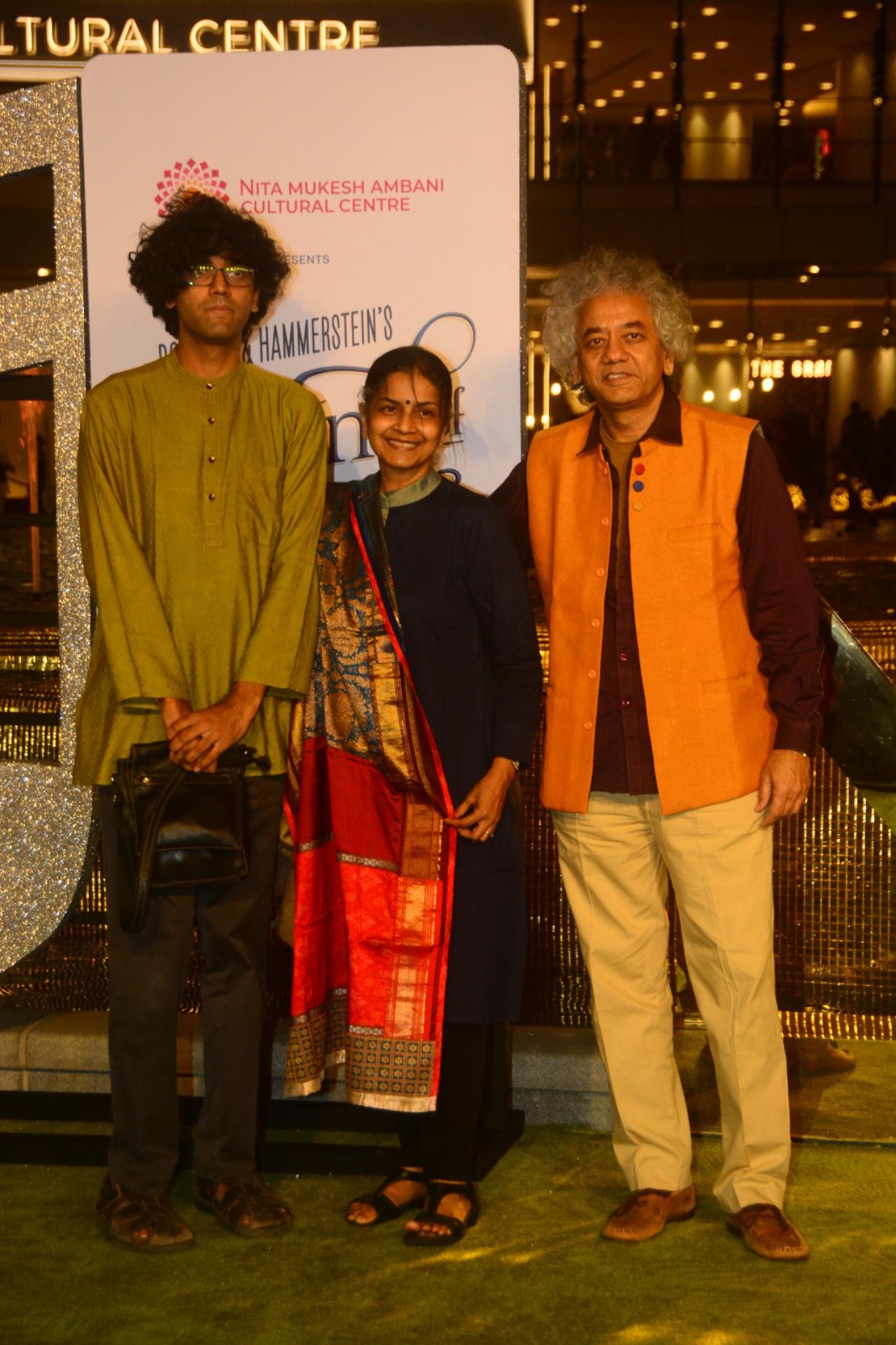 Taufiq Qureshi with his son and wife