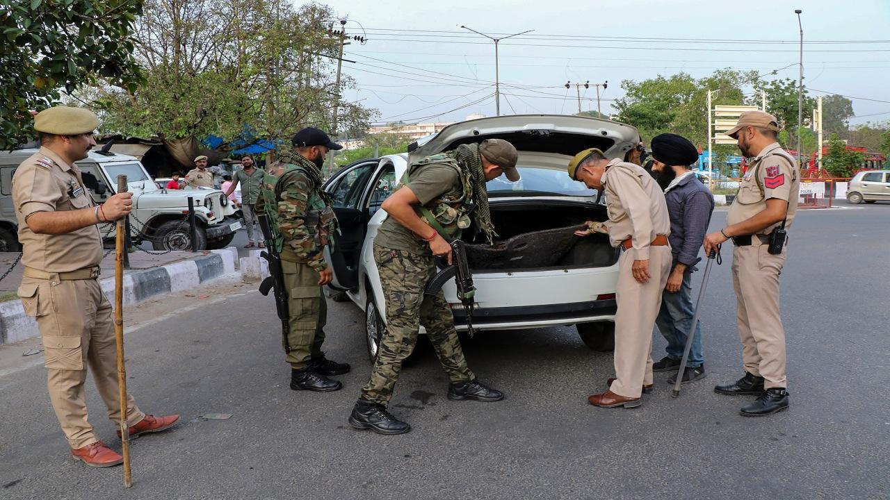 Srinagar's Boulevard, Gupkar roads remain off limits for people as G20 summit continues for second day