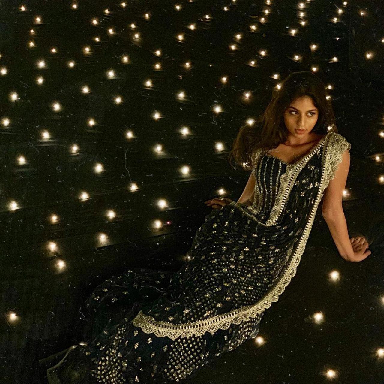 Suhana slipped into a classic black lehenga that featured intricate silver embroidery