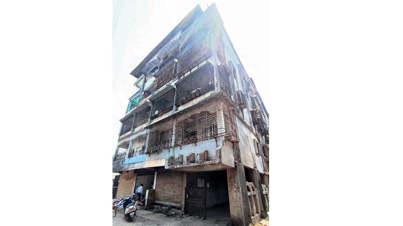 One of the buildings declared dangerous in Ulhasnagar. Pics/Navneet Barhate