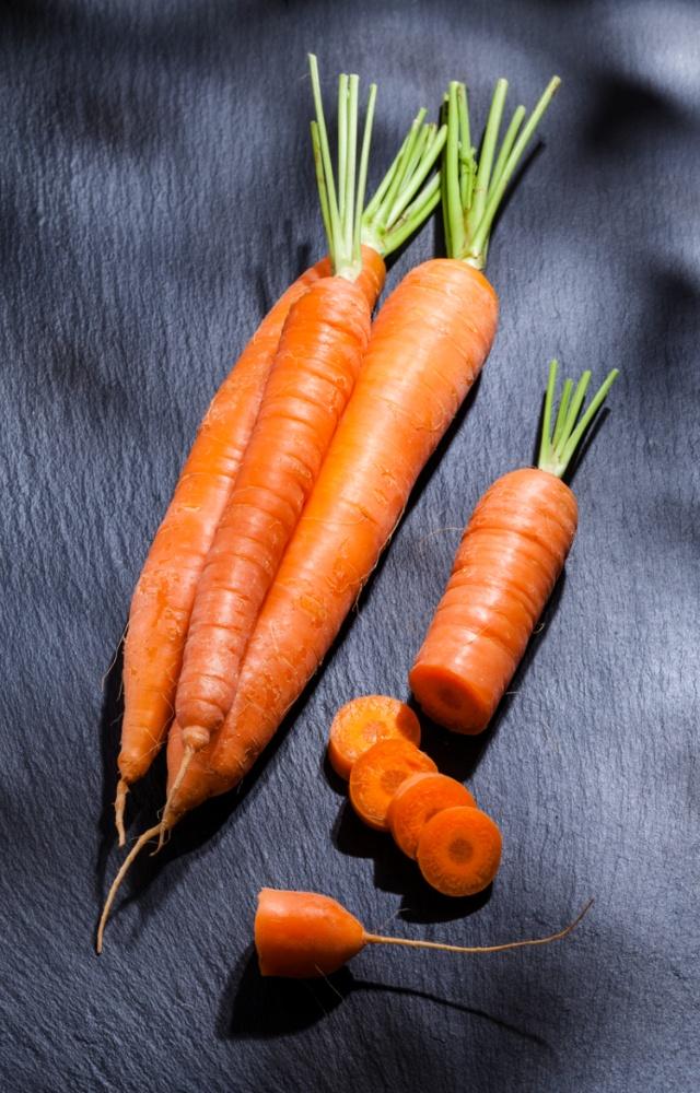 Rich in phenolic compounds, such as chlorogenic, p-coumaric, and caffeic acids, carrots help reduce inflammation and relax blood vessels