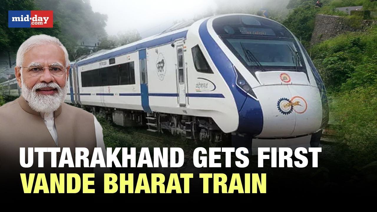 PM Modi virtually flags off  Vande Bharat train from Dehradun to Delhi