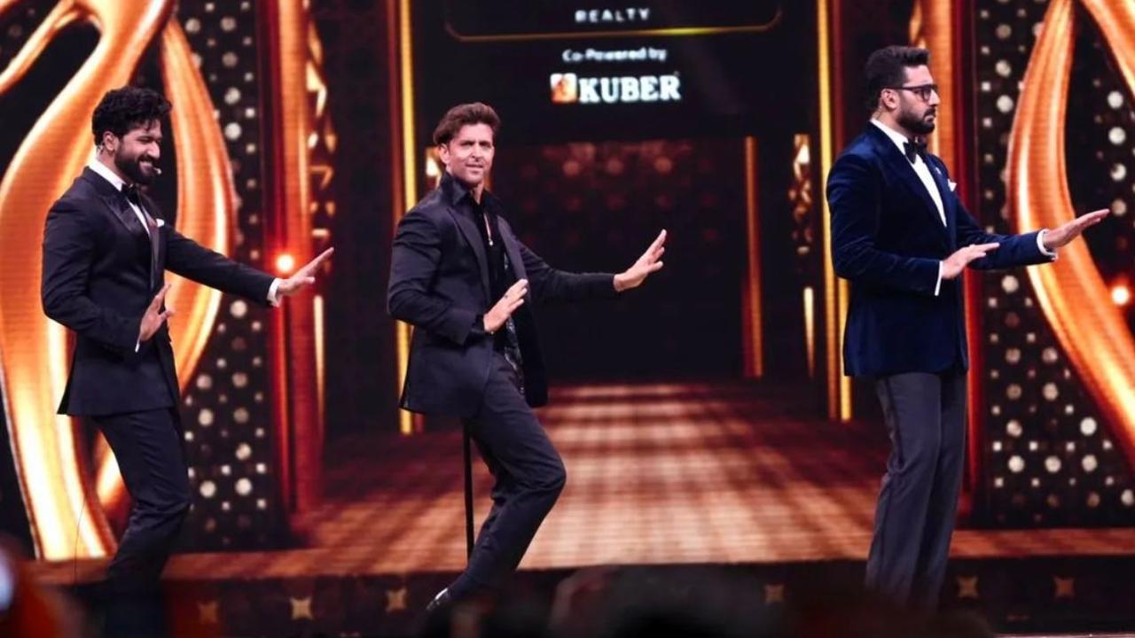 IIFA 2023: Hrithik Roshan grooves to 'Ek Pal Ka Jeena' with Vicky Kaushal, Abhishek Bachchan