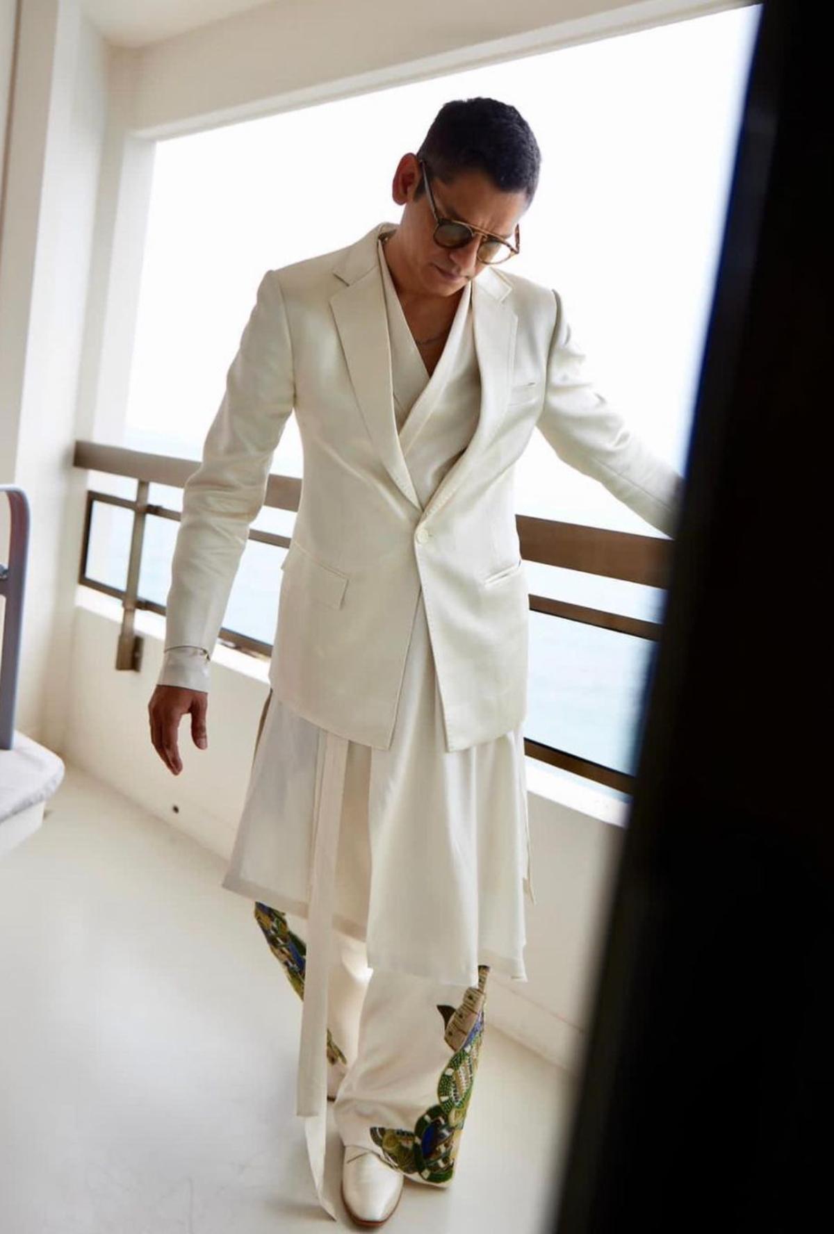 Dressed in Anamika Khanna's white satin silk kurta, a blazer, and flared trousers by Anamika Khanna, the 'Dahaad' actor Vijay Varma called himself, 