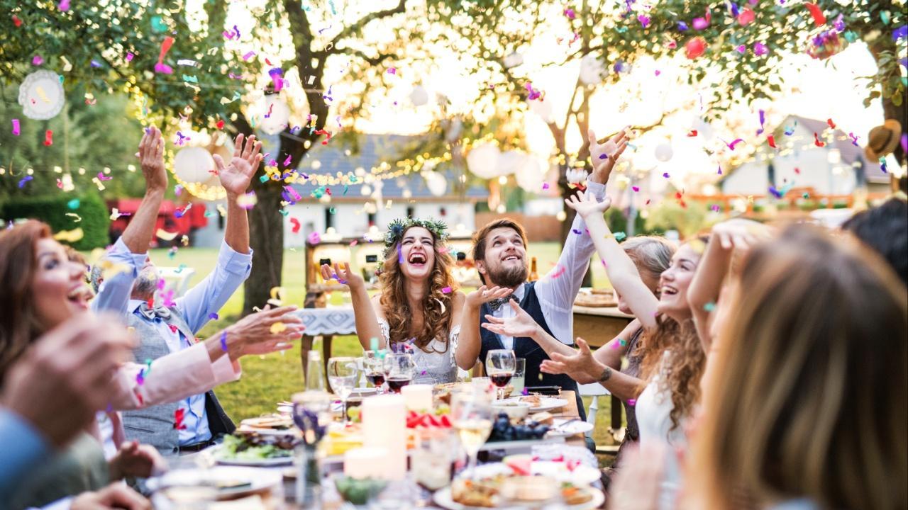 How to plan a summer wedding? 5 hacks that will come handy while planning