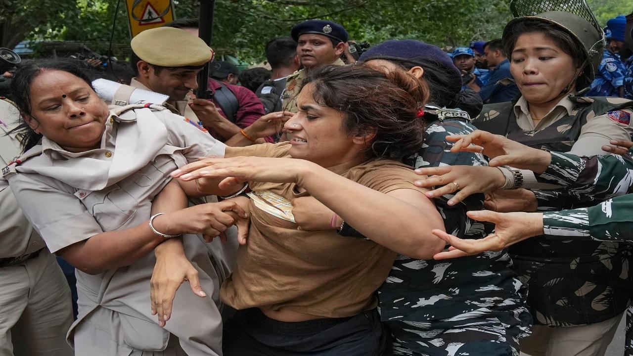 Delhi: Police clear wrestlers' protest site at Jantar Mantar