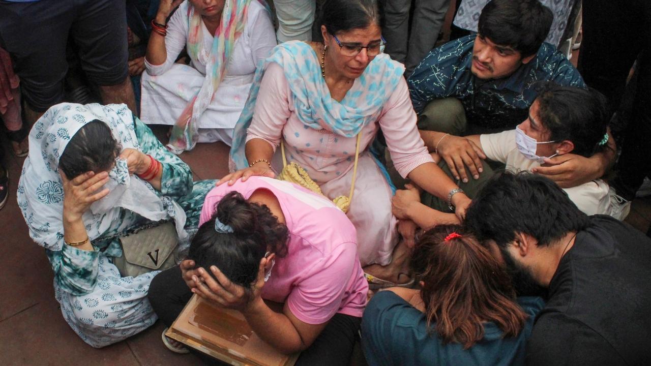 Protesting wrestlers rethink immersing medals in Ganga, give 5 day deadline