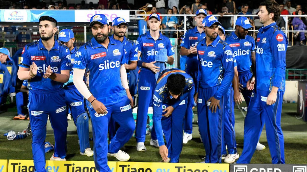 MI players celebrate after GT's win over RCB confirms Mumbai's playoff spot: Watch