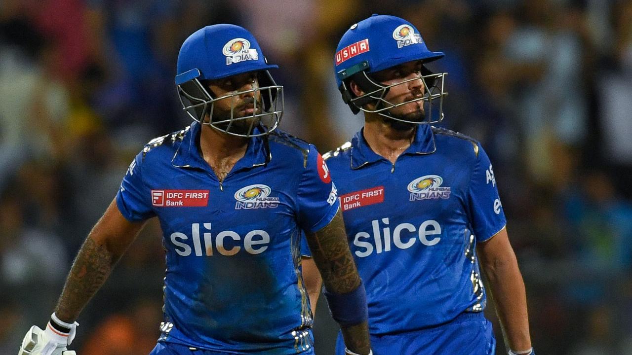 Though Mumbai Indians should be concerned about their death overs bowling, having conceded four consecutive totals in excess of 200 while bowling first, the side have held themselves together to successfully chase any 200+ runs on board.