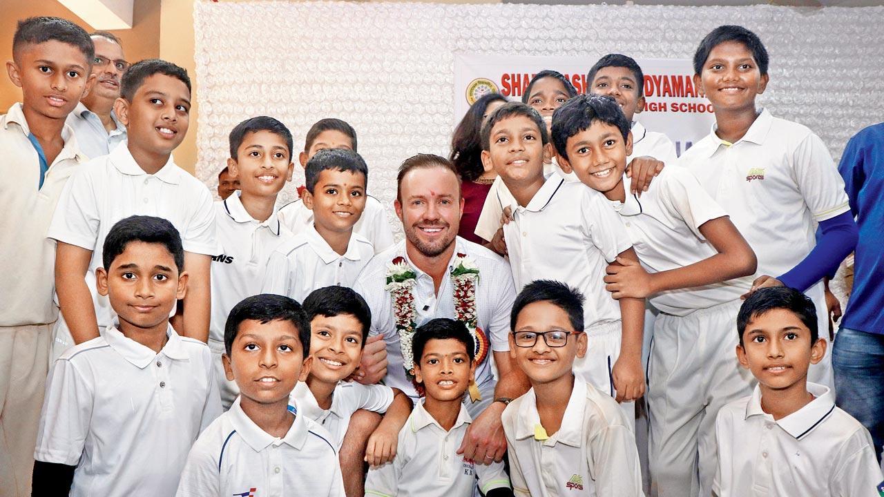 Mumbai: A B de Villiers wows students at Sachin Tendulkar’s alma mater