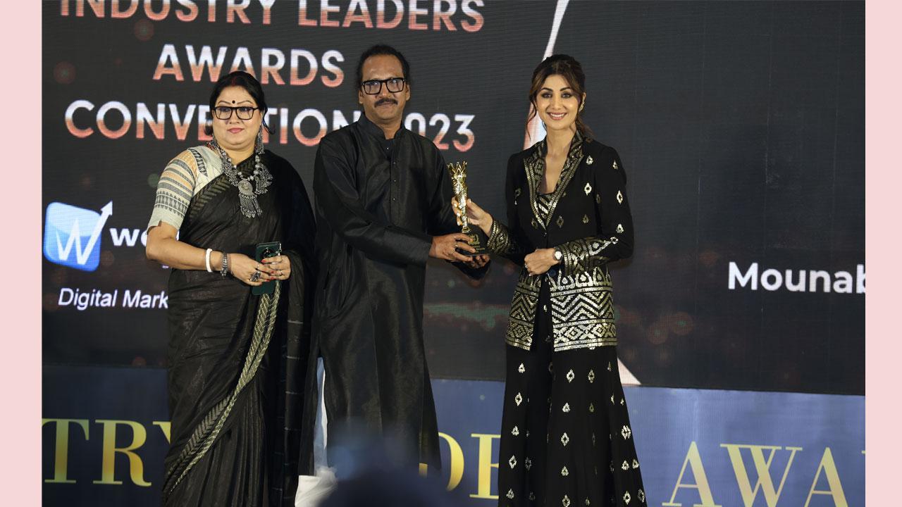 Mounabrata Mukherjee Earns Prestigious Title of Most Trusted Astrologer in West 