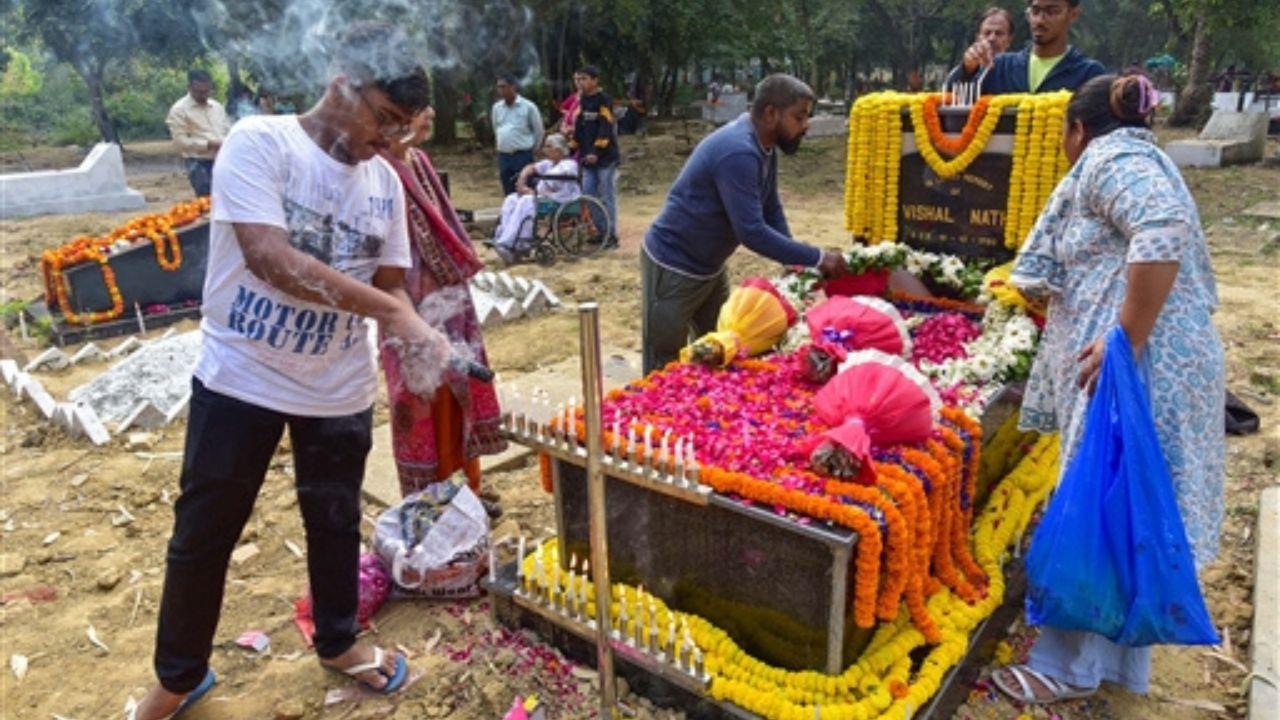 Christians in Chennai gathered to observe the day by offering prayers and tributes to their deceased loved ones at the Kilpauk cemetary.