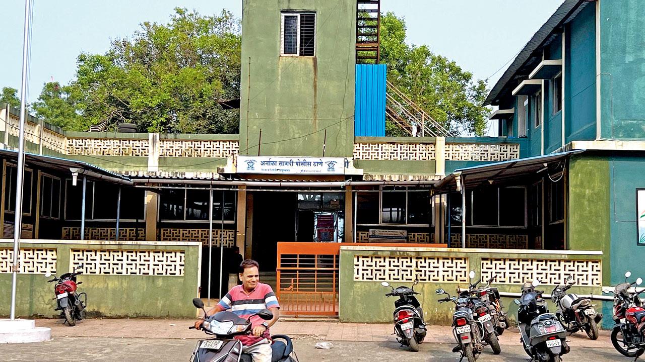 Arnala police station