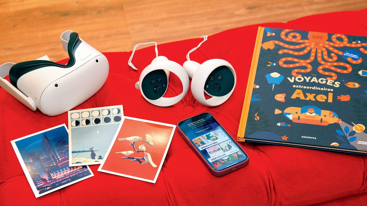 Virtual reality headset, book and illustrations at the exhibition