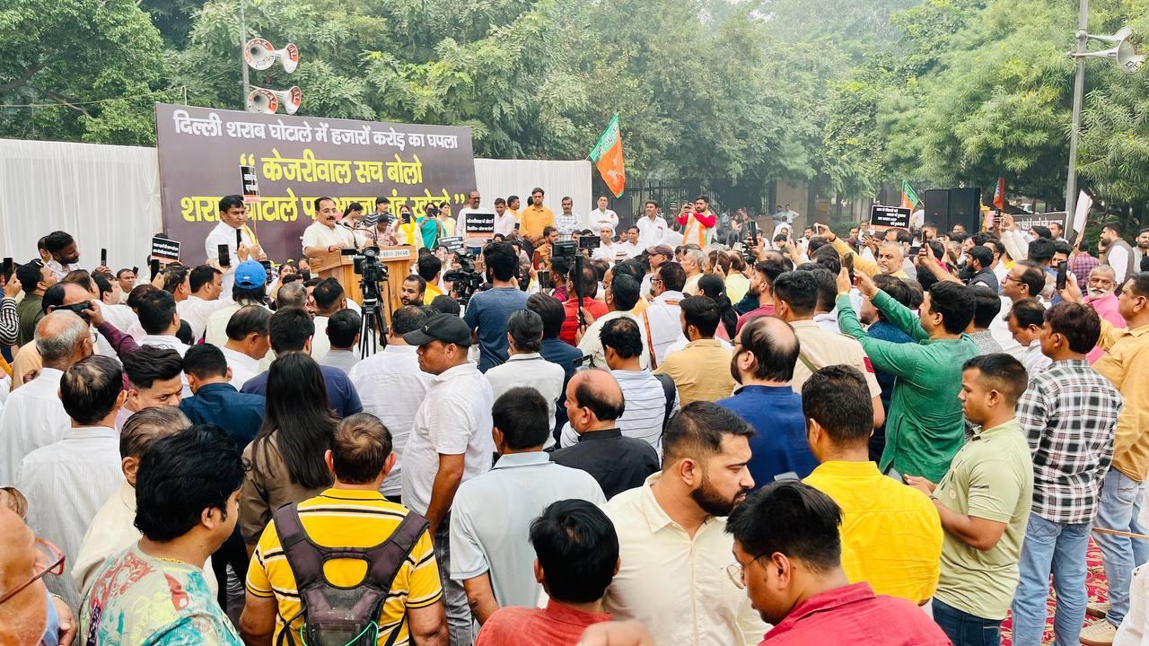Eminent BJP leaders, including MP and former Union minister Harsh Vardhan, MP Manoj Tiwari, and Leader of Opposition in the Delhi Assembly Ramvir Singh Bidhuri, were participating in this protest at Rajghat.