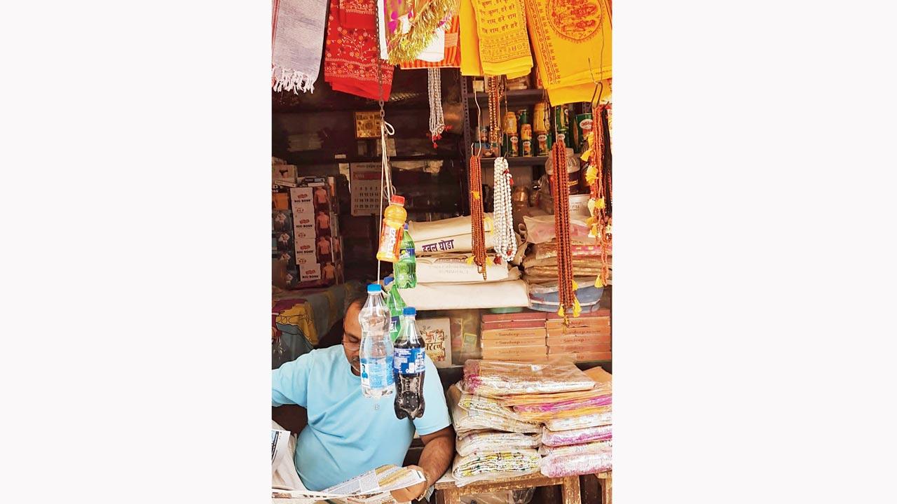 Shops selling goods used for funerary customs in Varanasi