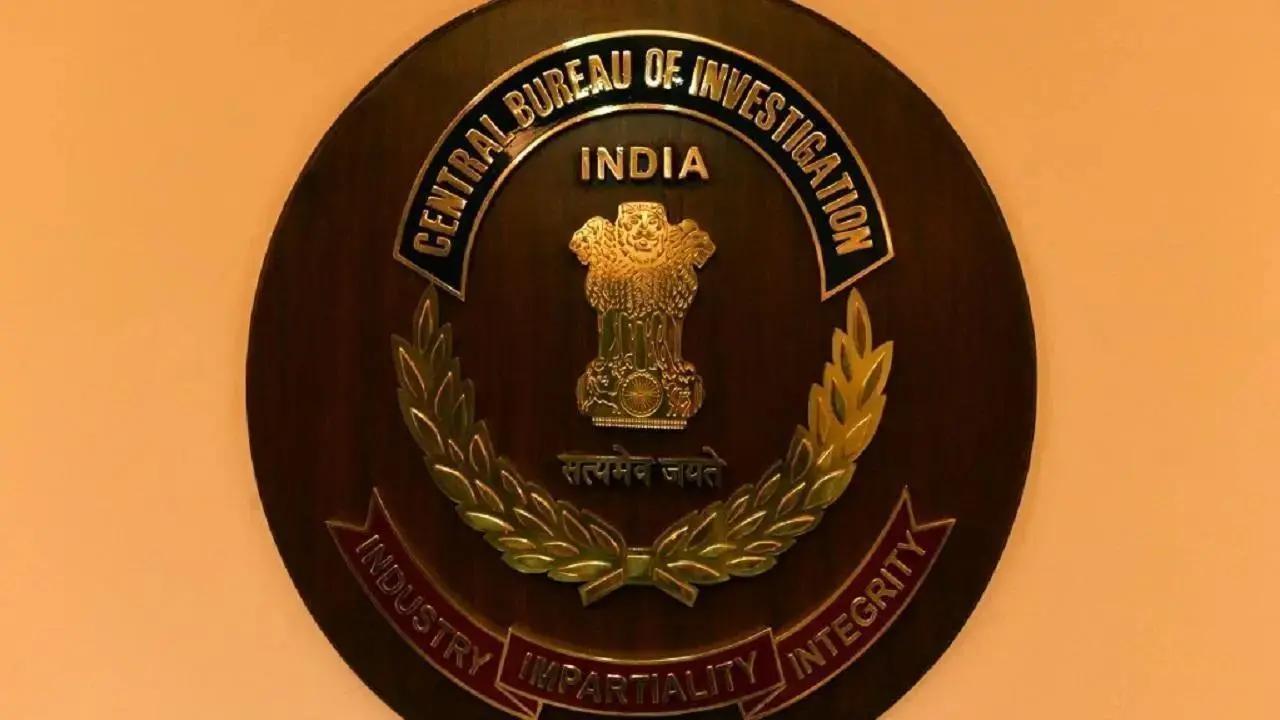 Mumbai: CBI registers cases against railway officials, others for bribery