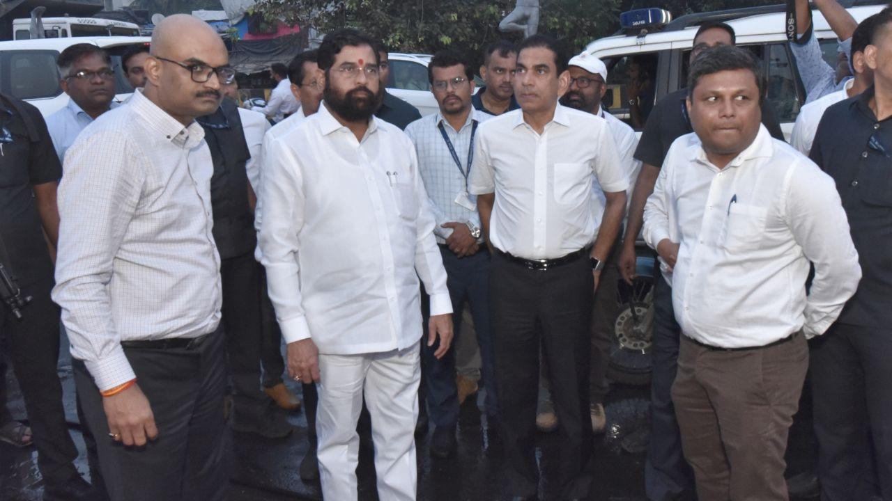 Chief Minister Shinde reiterated the government's provision of comprehensive facilities to sanitation workers across Mumbai's 46 settlements and praised their significant contribution to maintaining the city's cleanliness. He concluded the inspection by engaging with sanitation workers, sharing tea, and acknowledging their role.