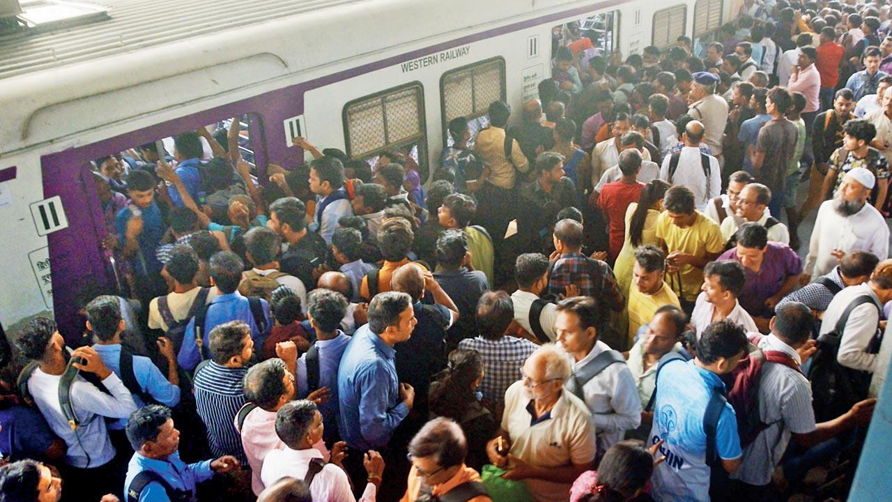Mumbai: CR writes to 350 firms, organisations to start staggered office timings