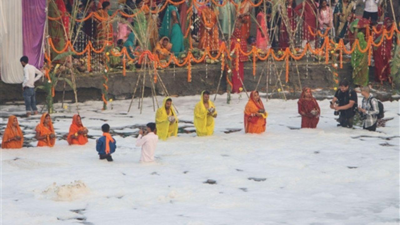 Devotees observe fasts and offer prayers to the Sun God, seeking blessings for the longevity and well-being of their families, as well as for the fulfillment of their aspirations.