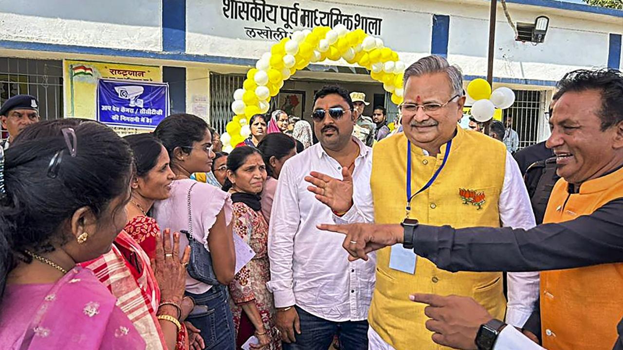 In the remaining ten constituencies -- Khairgarh, Dongargarh, Rajnandgaon, Dongargaon, Khujji, Bastar, Jagdalpur, Chitrakot, Pandariya and Kawardha -- people can vote from 8 am to 5 pm