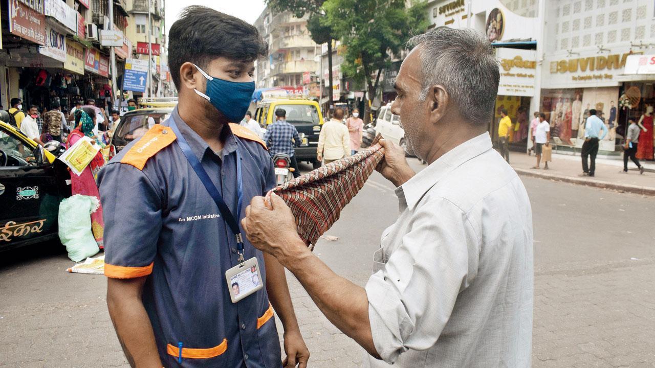 Mumbai: Clean-up marshals are back, armed with digital fines this time